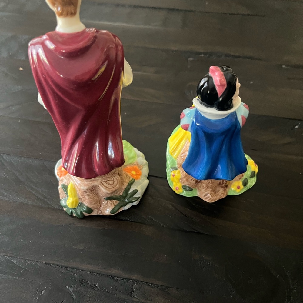 NWOT Snow White and Prince Salt And Pepper Shaker Figurines - Picture 3 of 4